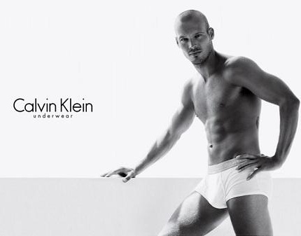 Нижнее белье Calvin Klein для тебя и для него со скидкой от 78%! 950 рублей за 3 пары!