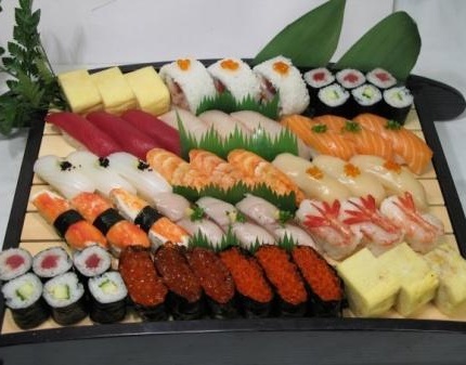 Скидка 50% на заказ любых суши и роллов в Sushi House! Вкусно, полезно, удобно!