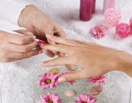 Скидка 70% на классический маникюр и педикюр с покрытием Shellac CND! Элегантная классика!