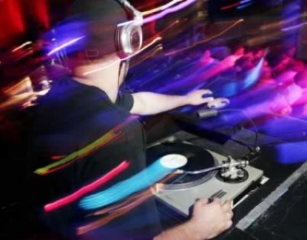 Скидка 50% на профессиональный курс DJ в школе Soullive! 12 занятий! Вы научитесь играть на виниле!