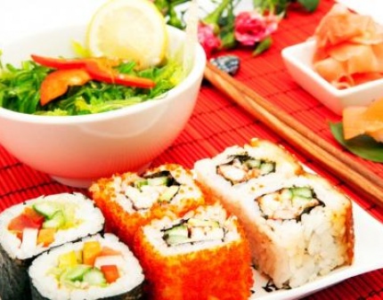 Скидка 50% на роллы, суши и напитки с доставкой на дом от Sushi-lite! Ммм... как вкусно!