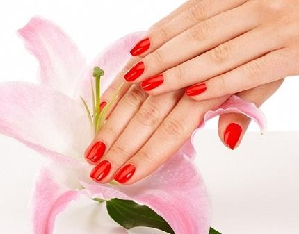 Скидка до 67% на маникюр и педикюр с покрытием OPI или Shellac в студии красоты Анастасии Арно!